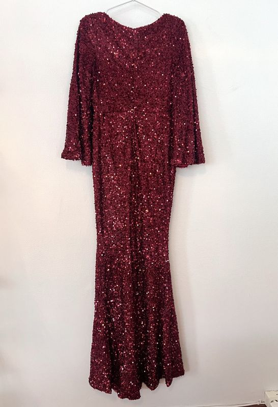 102050 - Fotsid paljettkjole rød 