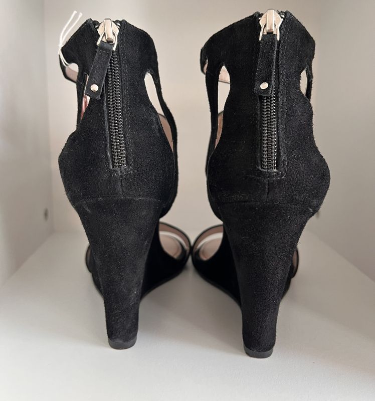 102526 - DKNY Black Suede Wedges