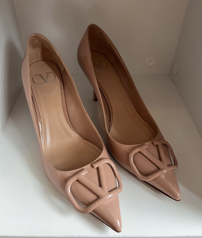 102434 - Valentino VLogo Signature Pumps 
