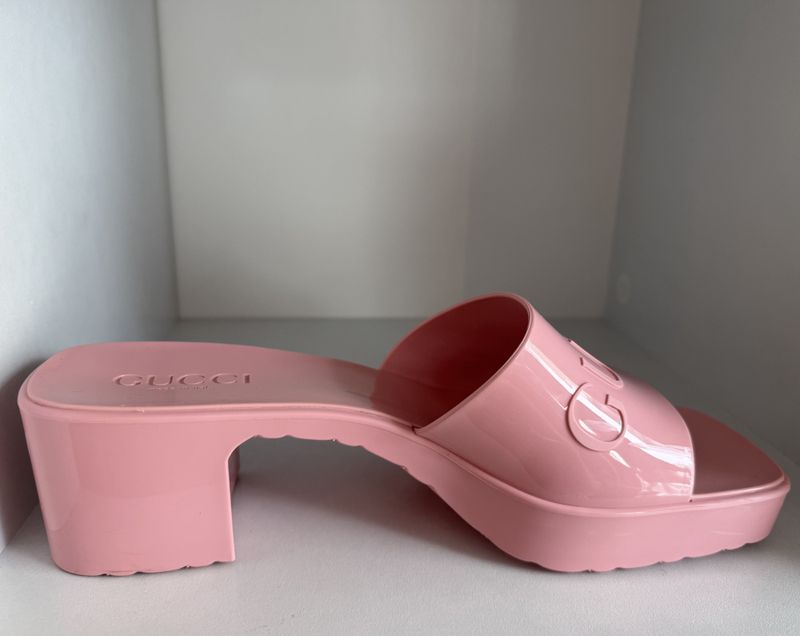 102612- GUCCI Rubber Sandal