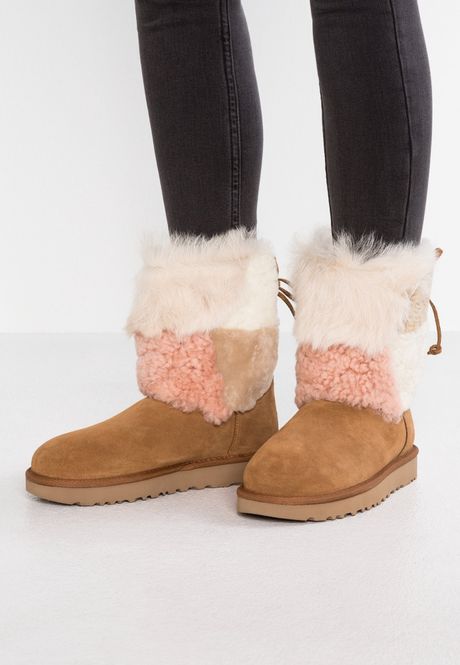 Hovedbilde 102437 - UGG Classic Short Patchwork  
