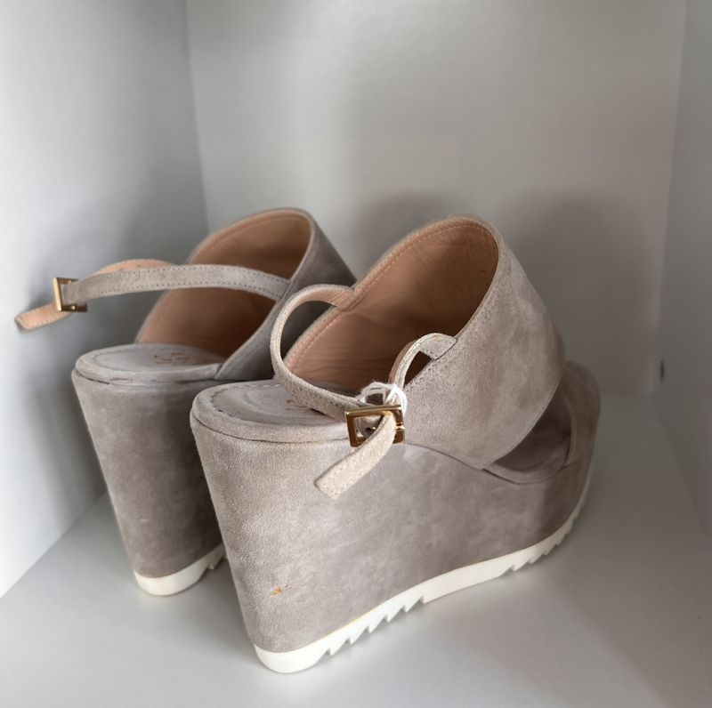 102444 - Eleventy Suede Wedges Sandals 