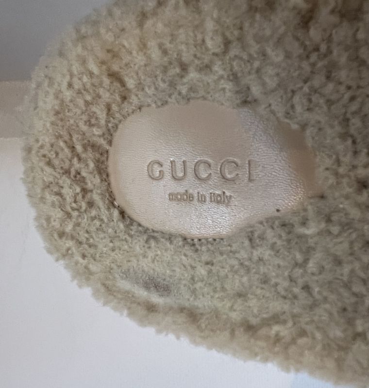 101937 - Gucci Shearling sandal