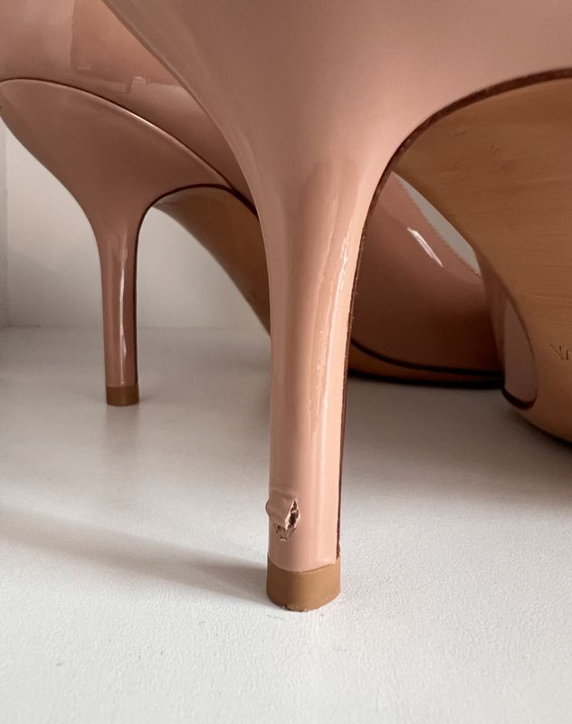 102434 - Valentino VLogo Signature Pumps 