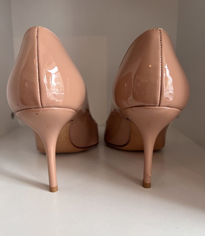 102434 - Valentino VLogo Signature Pumps 