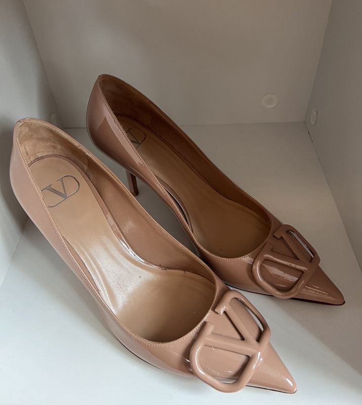 102434 - Valentino VLogo Signature Pumps 